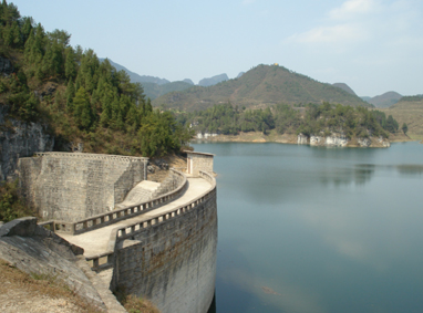 地落水库