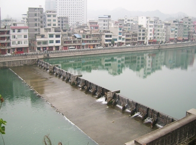 印江县城区防洪堤及翻板坝